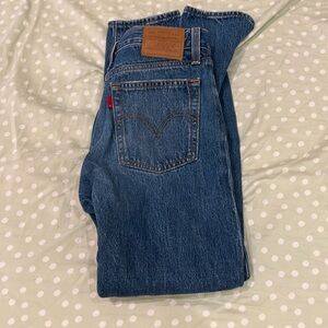 levi’s wedgie straight 25